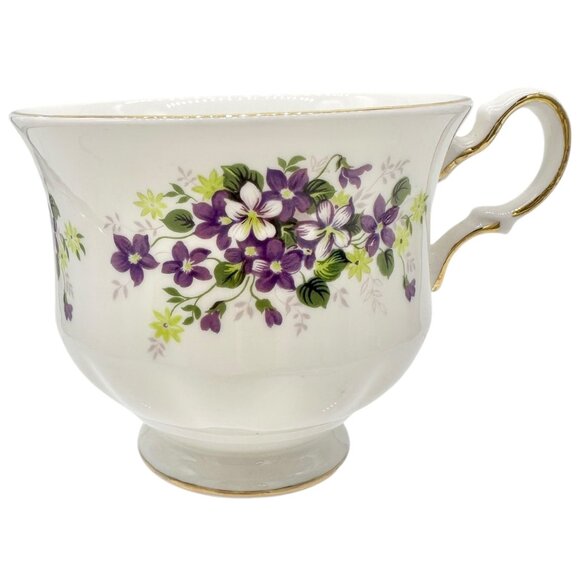 Queen Anne Violet Bone China Tea Cup Saucer Set England Gold Trim Floral Design - Picture 2 of 10